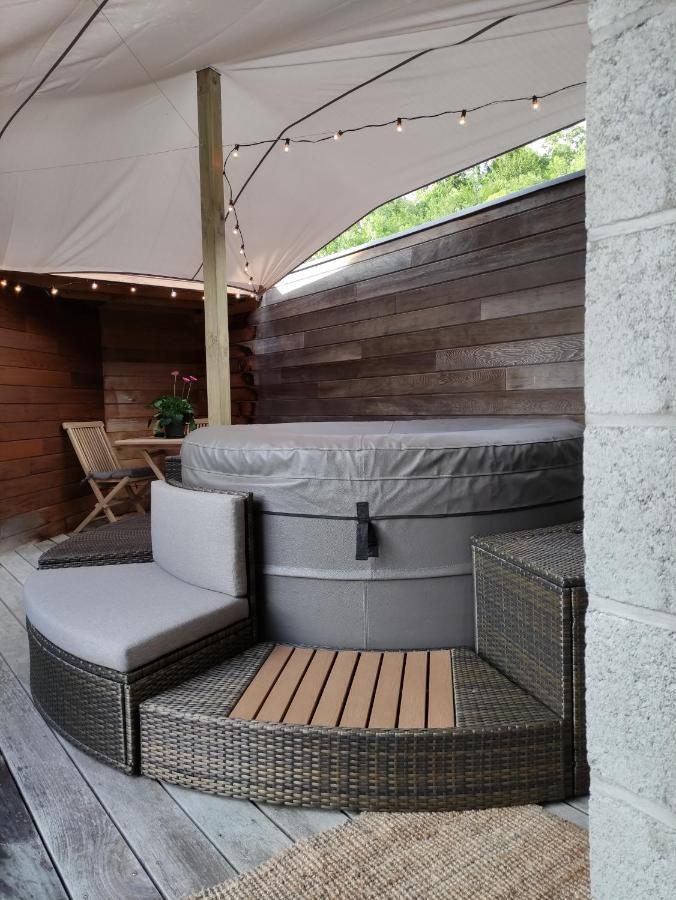 Gite A L'Ombre Du Clocher Avec Jacuzzi Et Sauna Privatifs Celles  Eksteriør bilde