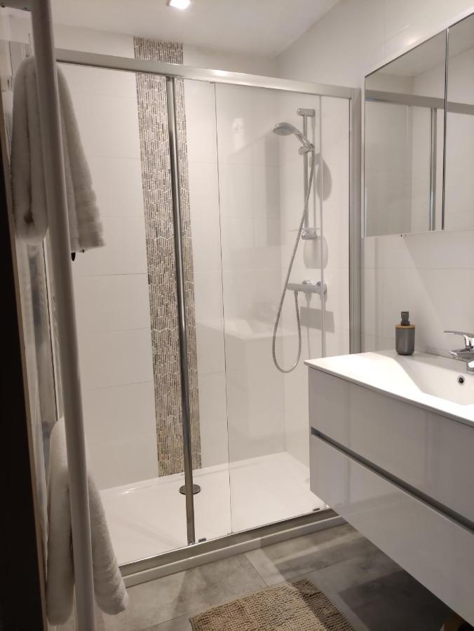 Gite A L'Ombre Du Clocher Avec Jacuzzi Et Sauna Privatifs Celles  Eksteriør bilde